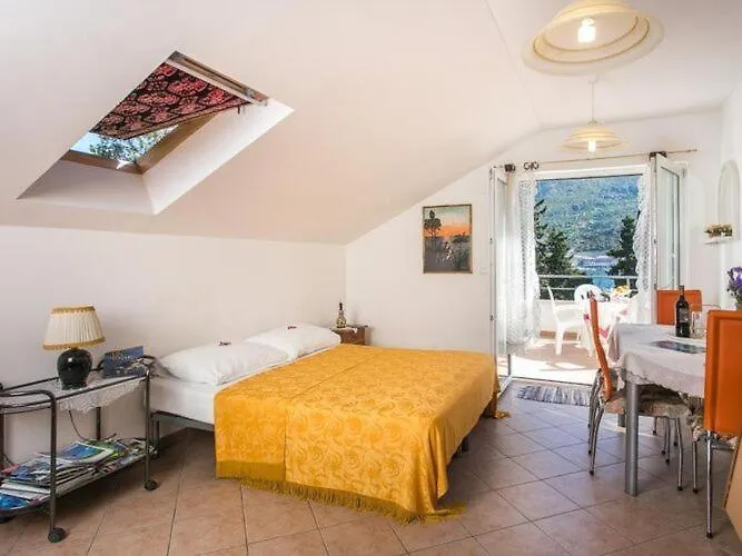 아파트 Tramonto - One Bedroom With Balcony And Sea View 자톤