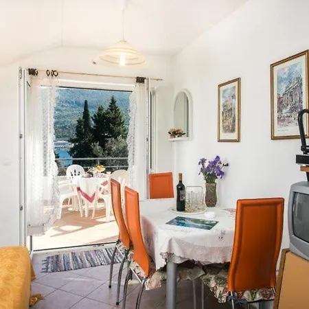 Tramonto - One Bedroom With Balcony And Sea View Daire